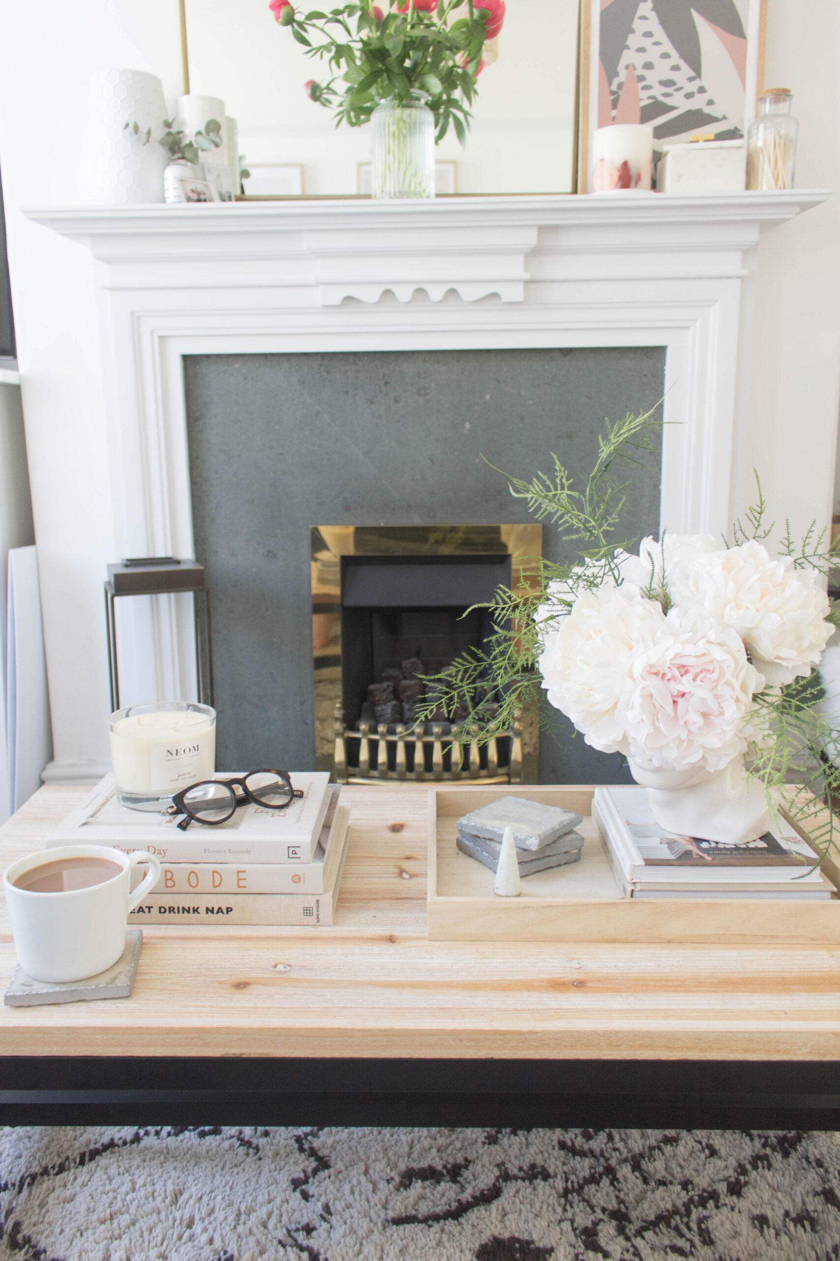 How to Decorate Your Coffee Table