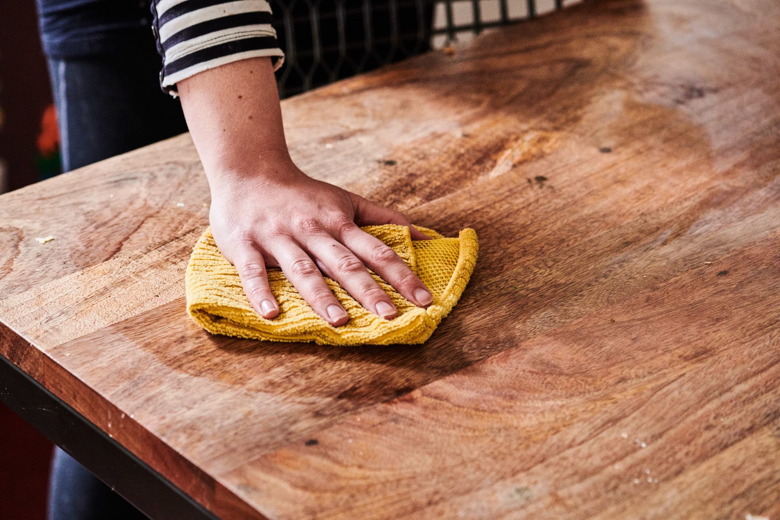 5 Daily Habits That Will Keep Your Dining Table Looking Beautiful